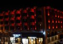 Hotel Vrbak u bojama zastave Turske
