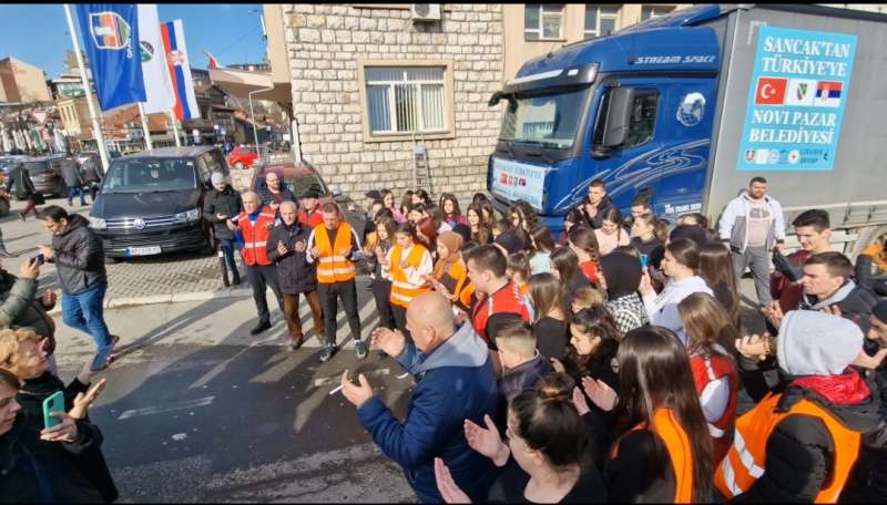 Volonteri prate kamion pomoći za Tursku