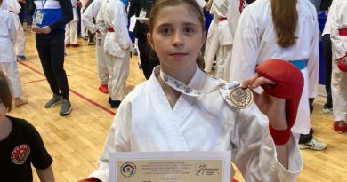 Ena Međedović sa medaljom na Školskom prvenstvu Srbije