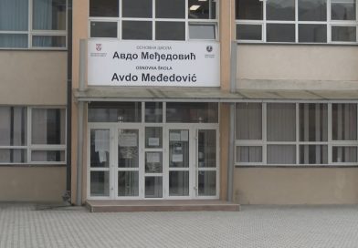 Direktora škole u Novom Pazaru nastavnik optužio za nepotizam
