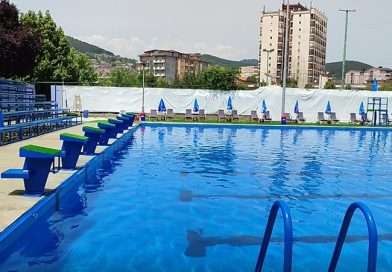 Na Gradskom bazenu počeo 28. Memorijal “Safet Mavrić Ćako”: Praznik plivanja za najmlađe