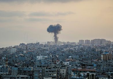Ne prestaju izraelski napadi, Palestinci ostali zarobljeni pod ruševinama