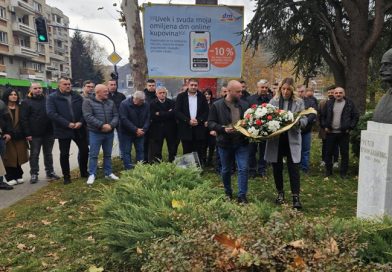 Povodom Dana Sandžaka delegacija Sandžačke demokratske partije položila venac na spomenik Sretenu Vukosavljeviću