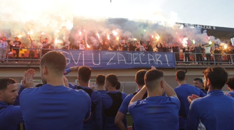 Fudbaleri i navijači Novog Pazara pred poslednje kolo plej-ofa u Zaječaru