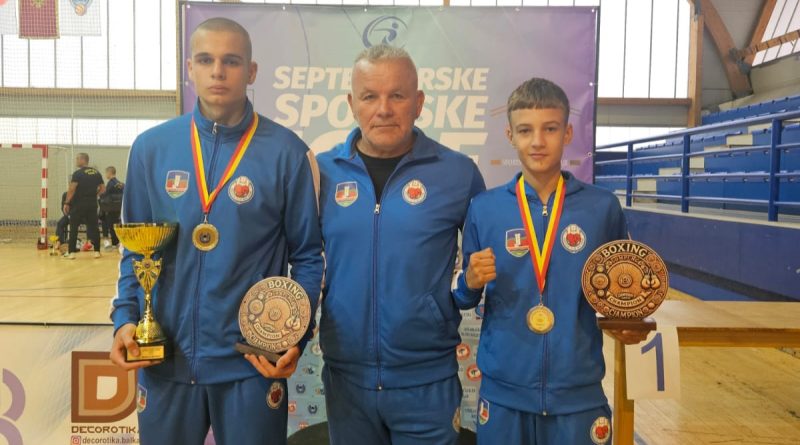 Bokseri Novog Pazara Bakir Ličina i Amir Župić