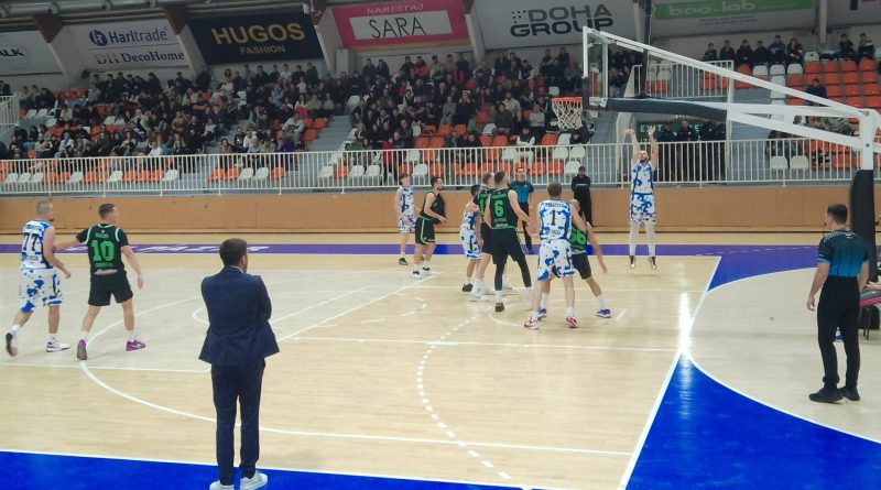 Košarkaši Novog Pazara i Kolubare LA 2003 u Sportskoj dvorani Pendik