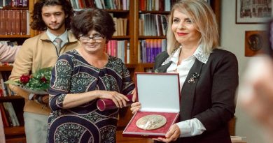 Bibliotekar Azra Biševac dobitnica nagrade u Vrnjačkoj Banji Bibliotekar Azra Biševac dobitnica nagrade u Vrnjačkoj Banji