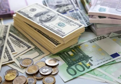 Blagi pad dolara: Evro se stabilizovao