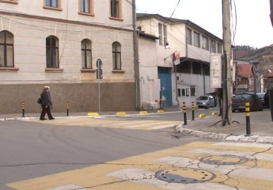 Postavljanje stubića i prepreka u zoni škole radi povećanja bezbednosti dece