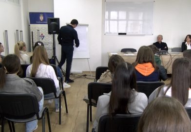 Lekić održao interaktivno predavanje srednjoškolcima o pravu