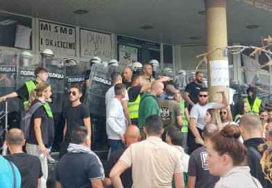 11 optuženih za napad na policiju u Novom Pazaru