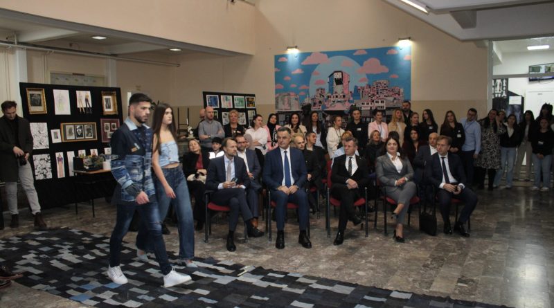 Delegacija EU u poseti Školi za dizajn tekstila i kože  – kreativnost, održivost i evropske vrednosti