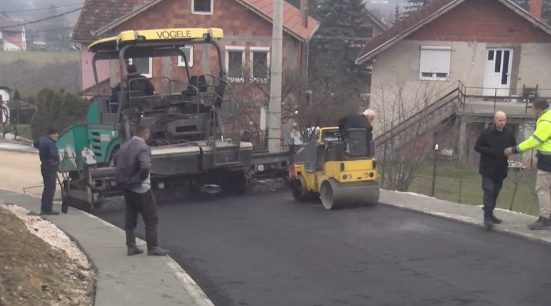 Asfaltiran krak ulice Meše Selimovića