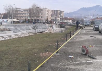 Postavljeni stubići na parkingu kod hotela Vrbak
