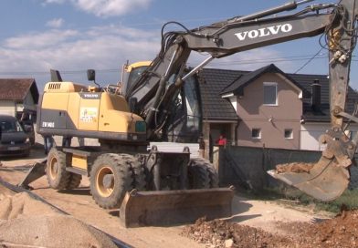 Radovi u Paralovu: Kopanje za vodovod i obnova putne infrastrukture