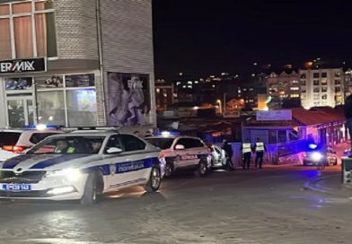 Drama u Novom Pazaru, drogirani vozač bežao policiji pa zakucao auto u ogradu