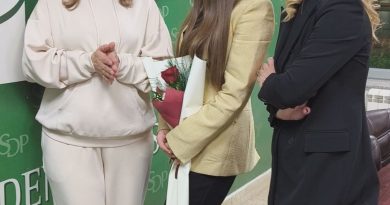 Forum žena SDP dodijelio Umru mladoj Amini Crnovršanin