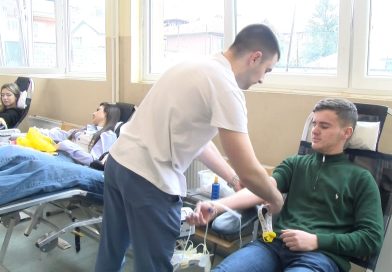 Maturanti u dobrovoljnoj akciji darivanja krvi