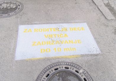 Obeleženi parkinzi za roditelje koji dovode decu u vrtiće “Dečija radost”