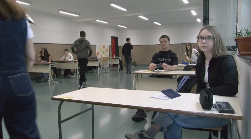Osmaci nastavljaju polaganje probnog završnog ispita, danas testovi iz maternjeg jezika i izbornog predmeta