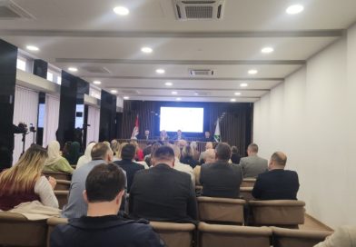 Plakete i povelje zaslužnima povodom Dana grada