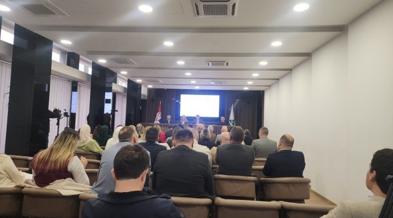 Plakete i povelje zaslužnima povodom Dana grada