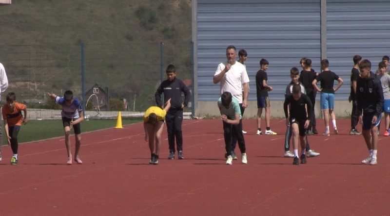 Oko 300 školaraca na gradskom takmičenju u atletici