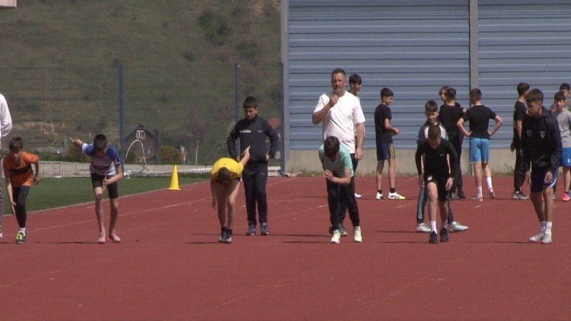 Oko 300 školaraca na gradskom takmičenju u atletici