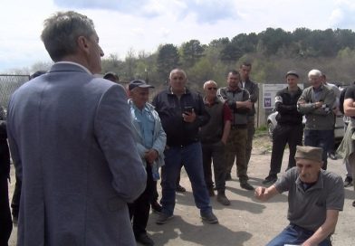 Napet razgovor kod deponije: Meštani traže rešenje, najavljuju blokadu puta ako se problem ne reši