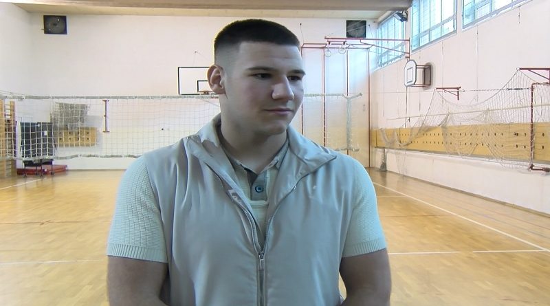 Mladi šampion koji pobeđuje i u ringu i u školi