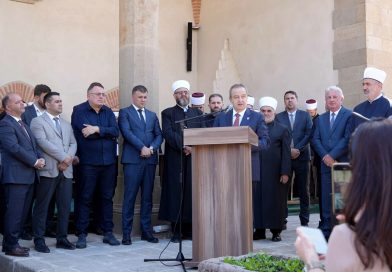 Otvaranje obnovljene Altun-alem džamije uz političke tenzije