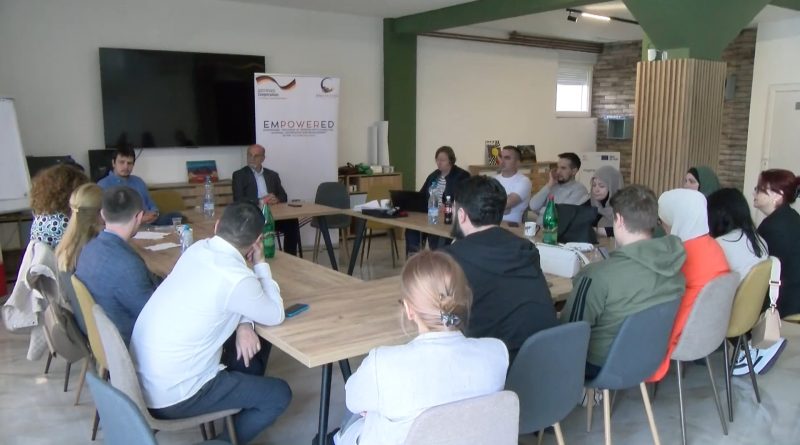 Održan javni dijalog o unapređenju podrške osobama sa invaliditetom u Novom Pazaru