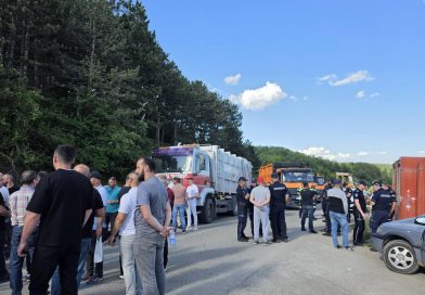 TENZIJE KOD GOVEĐAKA: DVE BLOKADE JEDNA NASPRAM DRUGE, POLICIJA SPREČILA INCIDENT