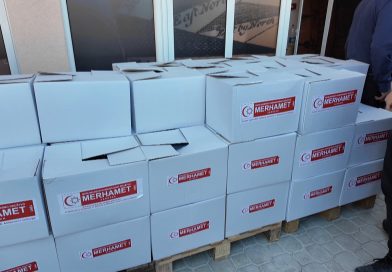 Merhamet Sandžak podelio bajramske pakete, kurbansko meso i paketiće za decu