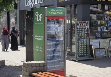 SDP postavio rashladne vitrine sa vodom za građane tokom vrelih dana