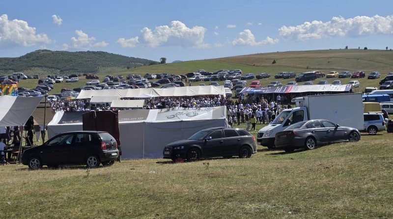 Hiljade ljudi na Aliđunu u selu Braćak na Pešteri
