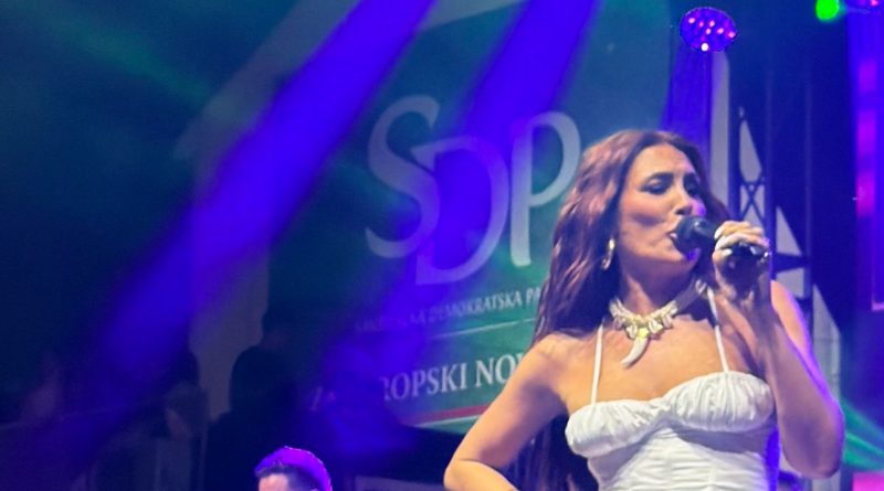 Senidah napravila spektal na “Starom gradu” Senidah napravila spektal na “Starom gradu”