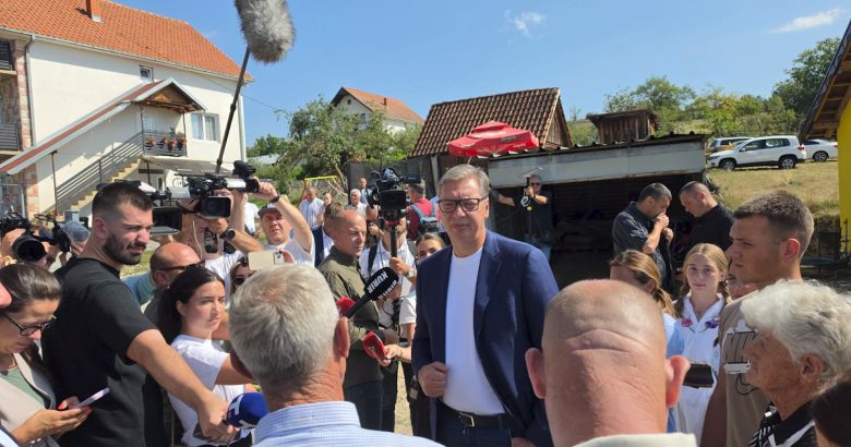 Vučić u Vranovini: Napravićemo novu školu u Deževi
