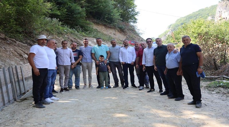 U Boboviku i Tvrdoševu u toku radovi na uređenju putne infrastrukture U Boboviku i Tvrdoševu u toku radovi na uređenju putne infrastrukture