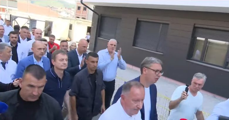Vučić obišao radove na novom hirurškom bloku Opšte bolnice u Novom Pazaru