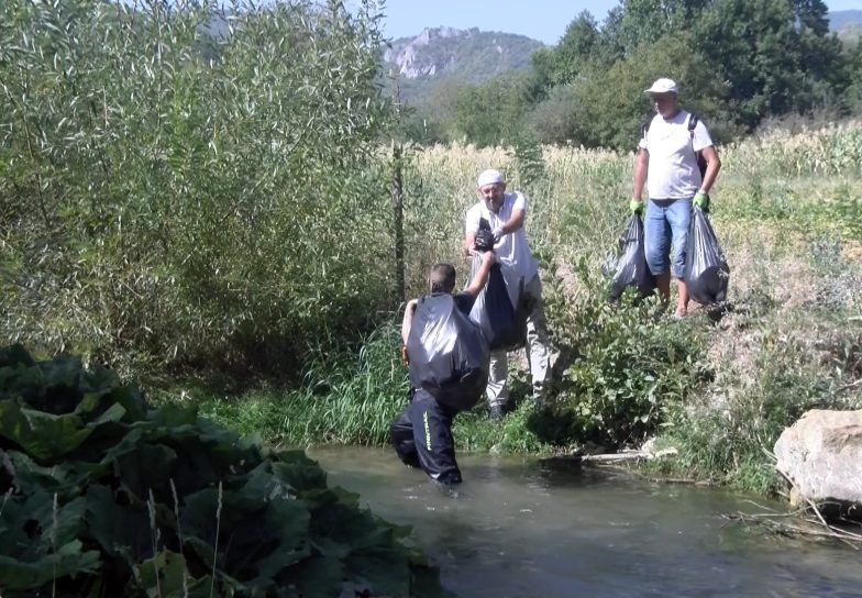 U akciji očišćen gornji tok reke Raške: „Priroda nam daje, vreme je da joj uzvratimo“ U akciji očišćen gornji tok reke Raške: „Priroda nam daje, vreme je da joj uzvratimo“
