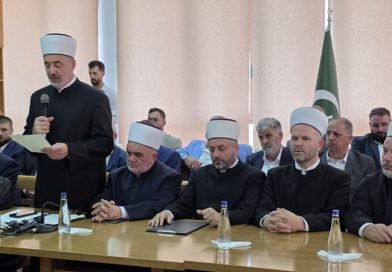 EKSKLUZIVNO! Istorijski dan za Muslimane u Srbiji! Potpisana povelja o vraćanju jedinstva Islamske zajednice EKSKLUZIVNO! Istorijski dan za Muslimane u Srbiji! Potpisana povelja o vraćanju jedinstva Islamske zajednice