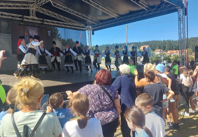 Na Goliji održana manifestacija “Sa Golije kolo se vije”