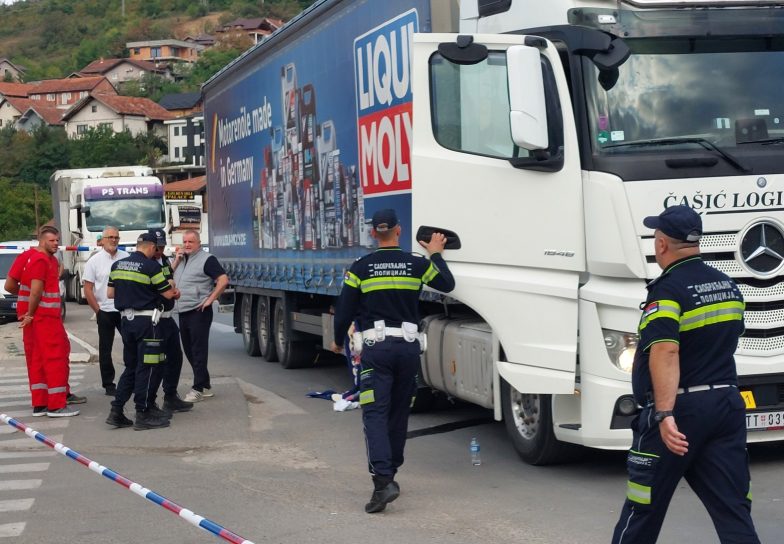 Žena stradala kod tržnog centra “Samald”, vozač kamiona uhapšen Žena stradala kod tržnog centra “Samald”, vozač kamiona uhapšen