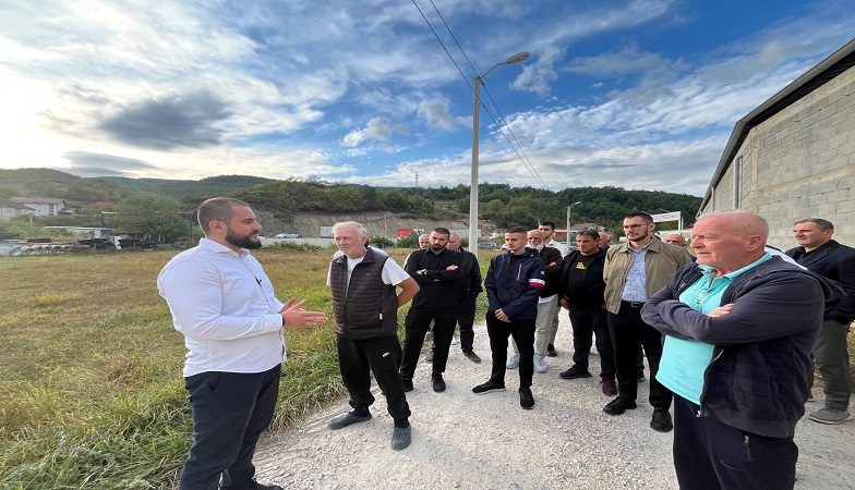 Zukorlić obišao naselja u Muru Zukorlić obišao naselja u Muru