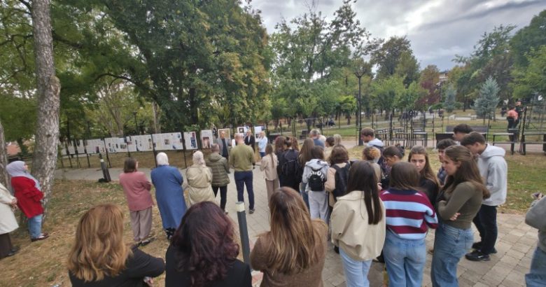 Otvorena izložba „Dvadeset godina posle – Sećanje na Ismeta Rebronju“ u Novom Pazaru Otvorena izložba „Dvadeset godina posle – Sećanje na Ismeta Rebronju“ u Novom Pazaru