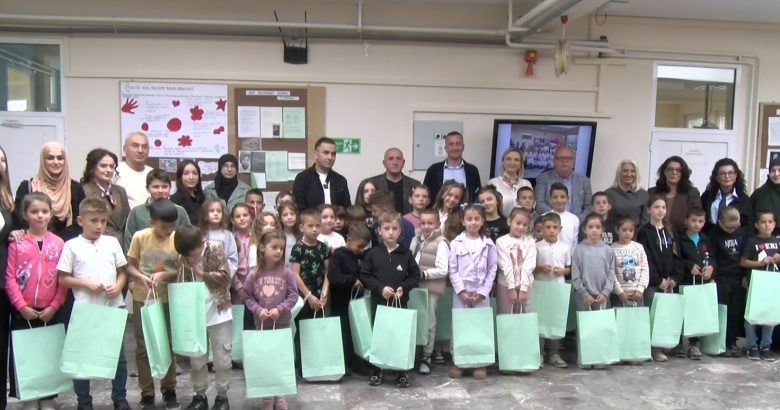 Računari i školski pribor za školu u Bijelim vodama s njenim ispostavama