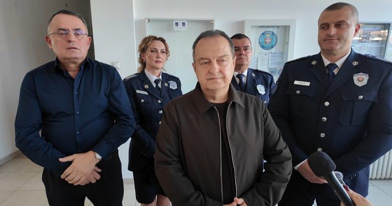 Dačić u Novom Pazaru: Stanje bezbednosti stabilno, povećano interesovanje Bošnjaka za rad u policiji Dačić u Novom Pazaru: Stanje bezbednosti stabilno, povećano interesovanje Bošnjaka za rad u policiji