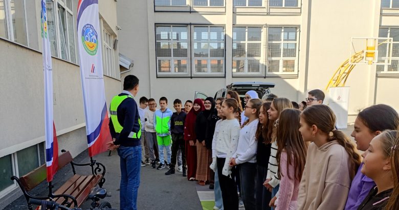 Edukacija učenika o bezbednoj vožnji bicikala i korišćenju električnih trotineta Edukacija učenika o bezbednoj vožnji bicikala i korišćenju električnih trotineta
