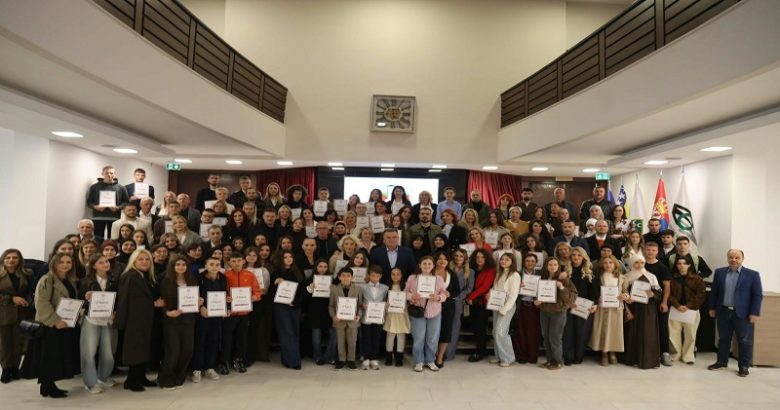 Nagrađeni najbolji učenici i nastavnici novopazarskih škola Nagrađeni najbolji učenici i nastavnici novopazarskih škola